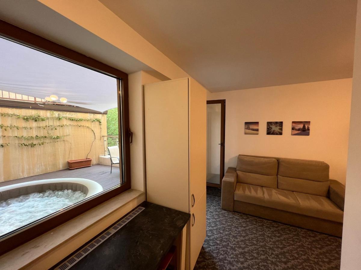 Coroni Studio With Jacuzzi Brasov Exterior photo